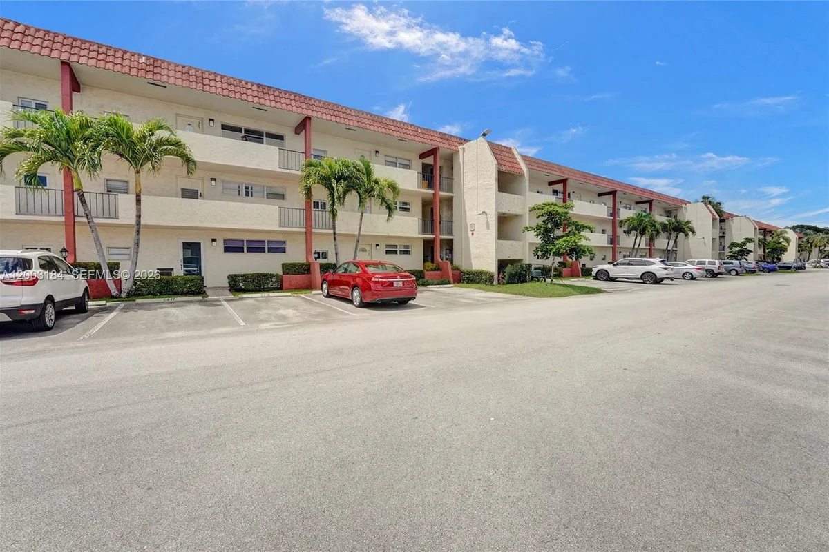 811 S Hollybrook Dr #207, Pembroke Pines: photo 1 of 33