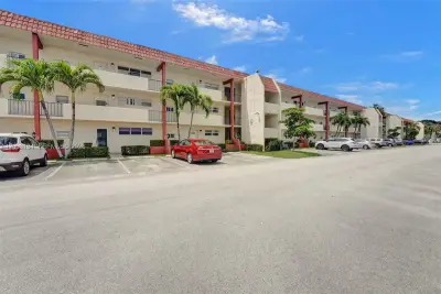 811 S Hollybrook Dr #207, Pembroke Pines: photo 1 of 33
