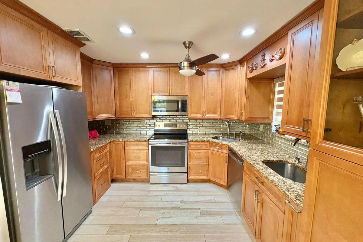 30 Plymouth C, West Palm Beach: photo 1 of 25