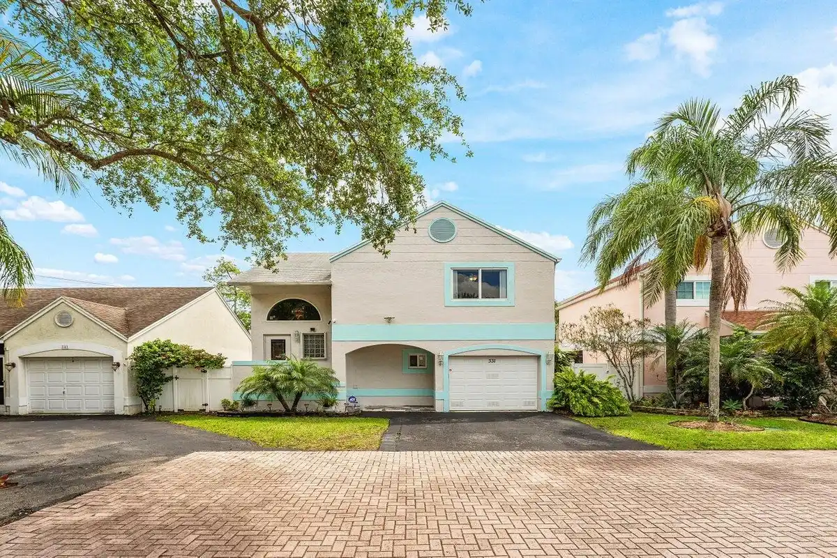 331 NW 101st Ter, Pembroke Pines: photo 1 of 34