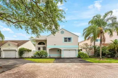 331 NW 101st Ter, Pembroke Pines: photo 1 of 34