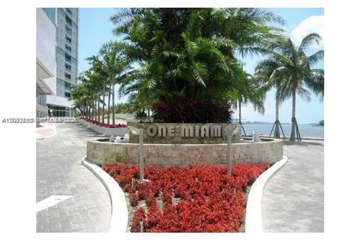 Condo in Miami: photo 1 of 17