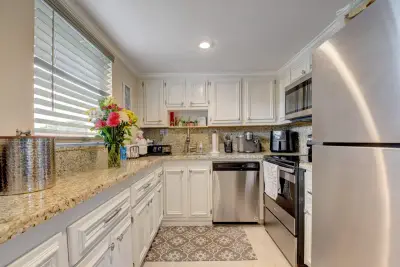 661 Flanders N, Delray Beach: photo 1 of 24