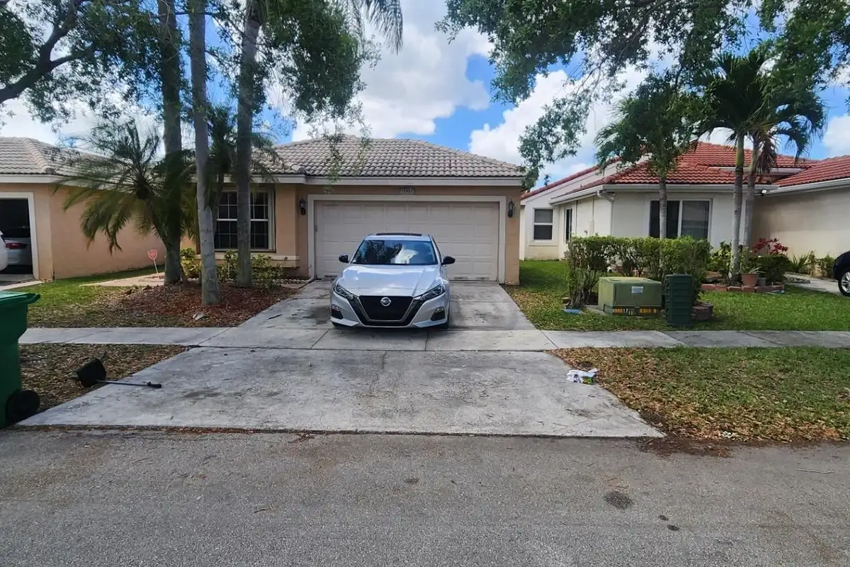 17932 SW 29th Ln, Miramar: photo 1 of 9