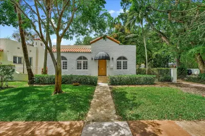 1102 Genoa St, Coral Gables: photo 1 of 20