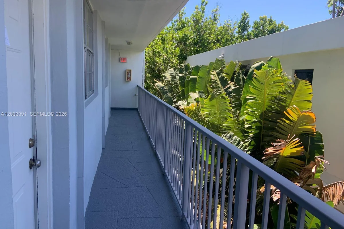360 Meridian Ave #4C, Miami Beach: photo 1 of 8