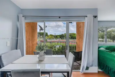 6255 Kendale Lakes Cir #218, Miami: photo 1 of 25