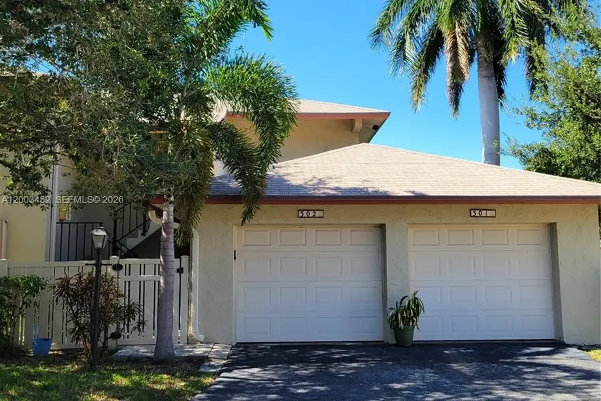 1821 NE 40th Ct #302, Pompano Beach: photo 1 of 16