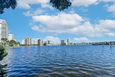 2750 NE 183rd St #407, Aventura: photo 1 of 22