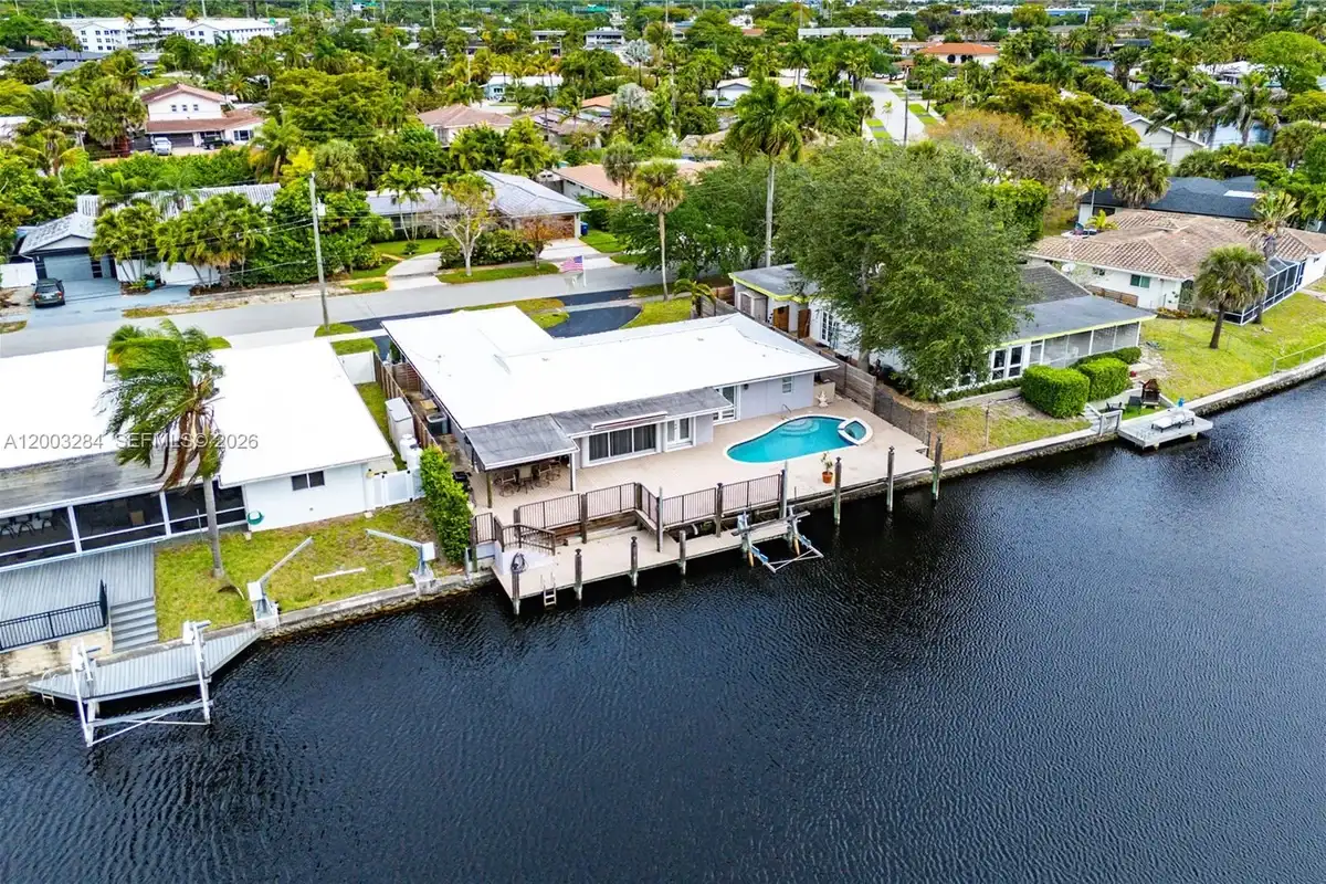 2832 NW 10th Ave, Wilton Manors: photo 1 of 42