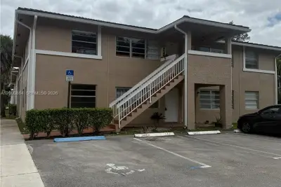 10228 Twin Lakes Dr #16-E, Coral Springs: photo 1 of 25