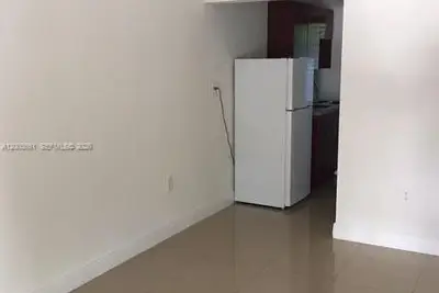 371 NE 80th Ter #12, Miami: photo 1 of 6
