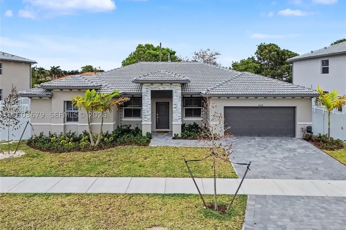 13218 SW 189th Ter, Miami: photo 1 of 47