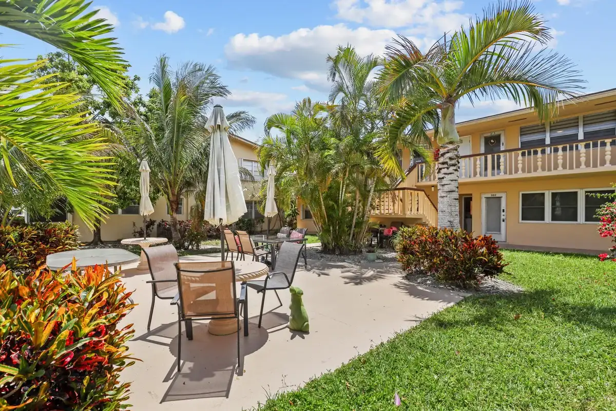 215 Sheffield I, West Palm Beach: photo 1 of 26