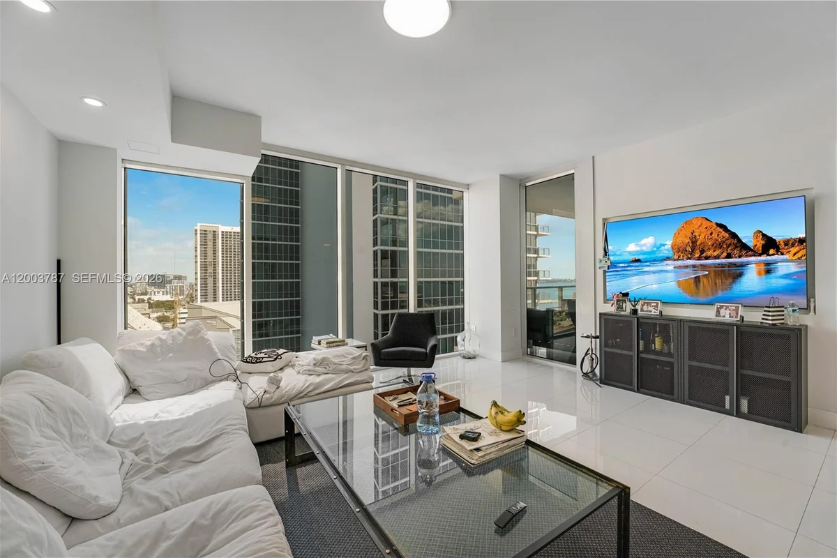 1040 Biscayne Blvd #1905, Miami: photo 1 of 20