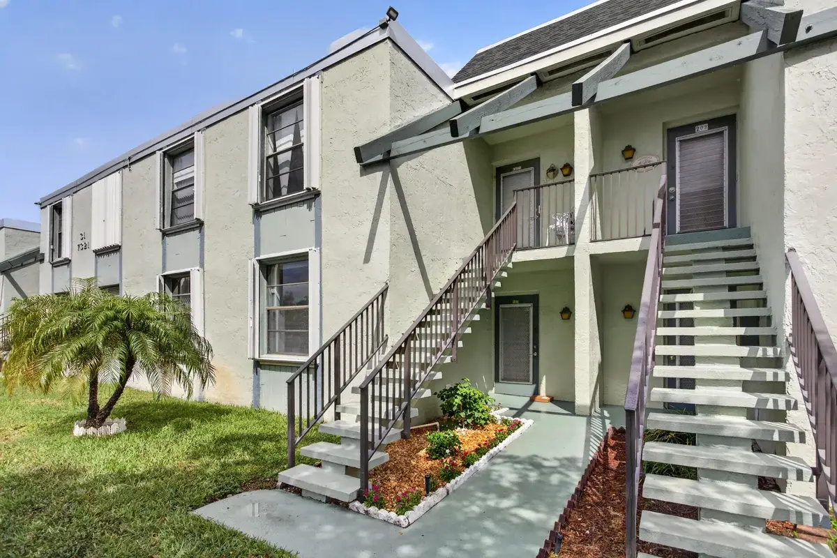 7321 NW 18th St #107, Margate: photo 1 of 34