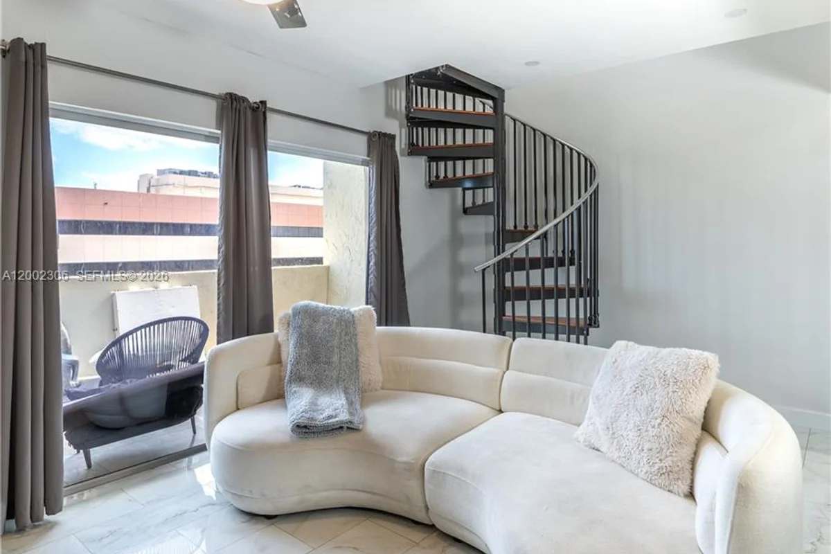300 NW 42nd Ave #610, Miami: photo 1 of 17