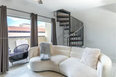 300 NW 42nd Ave #610, Miami: photo 1 of 17