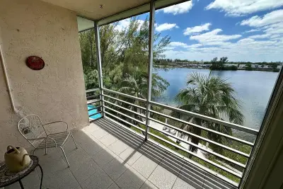 4311 Crystal Lake Dr #407, Deerfield Beach: photo 1 of 23