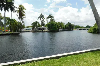 108 NE 30th St, Wilton Manors: photo 1 of 55