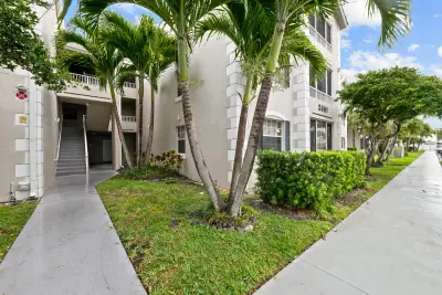 2861 N Oakland Forest Dr #202, Oakland Park: photo 1 of 27