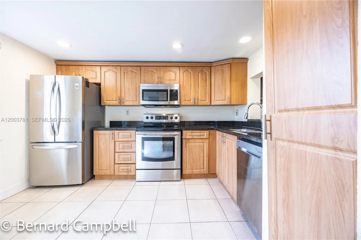 3940 Inverrary Blvd #403-A, Lauderhill: photo 1 of 37