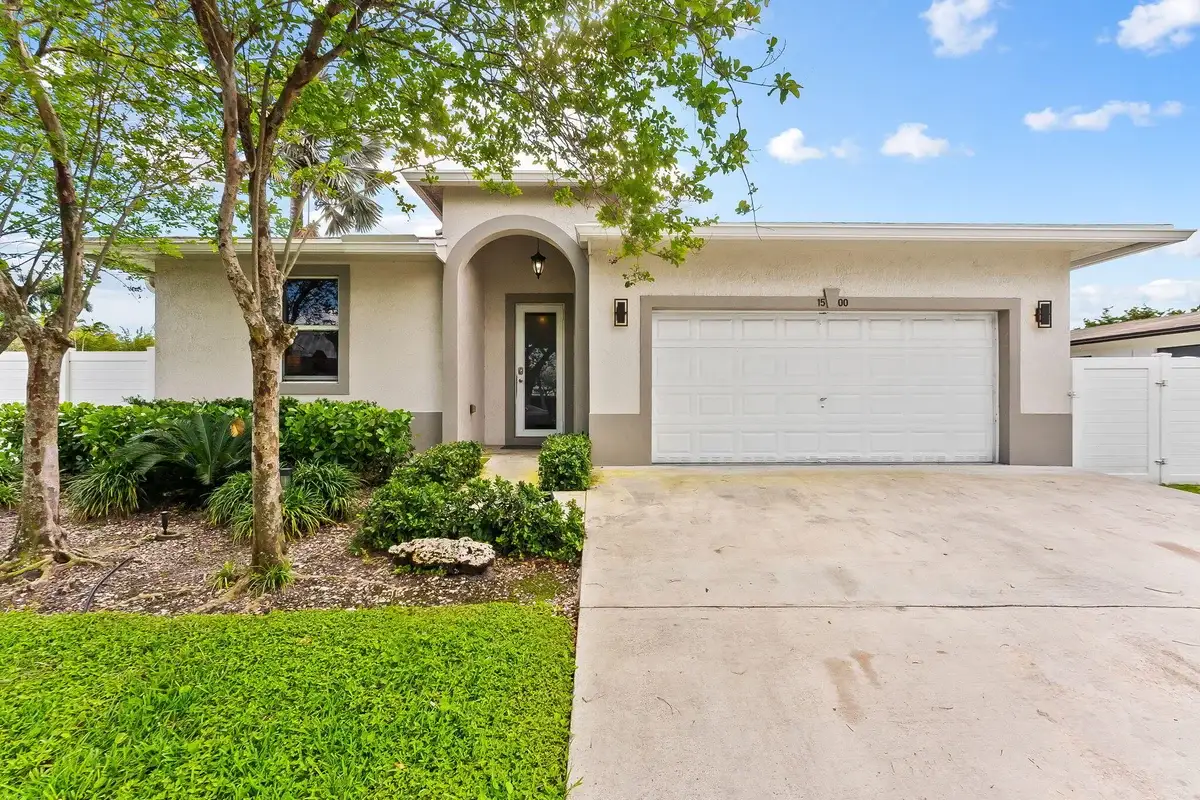 1500 SW 20th St, Fort Lauderdale: photo 1 of 36
