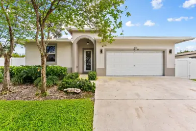 1500 SW 20th St, Fort Lauderdale: photo 1 of 36