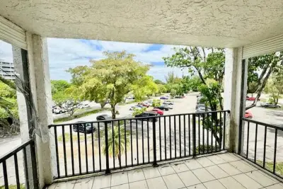 3300 Spanish Moss Ter #302, Lauderhill: photo 1 of 17