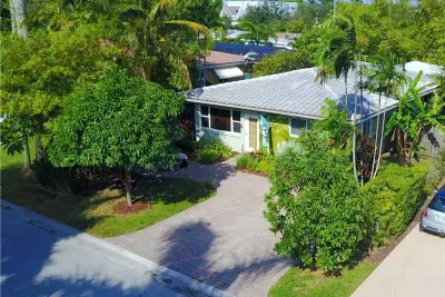 1031 Lincoln St, Hollywood: photo 1 of 43