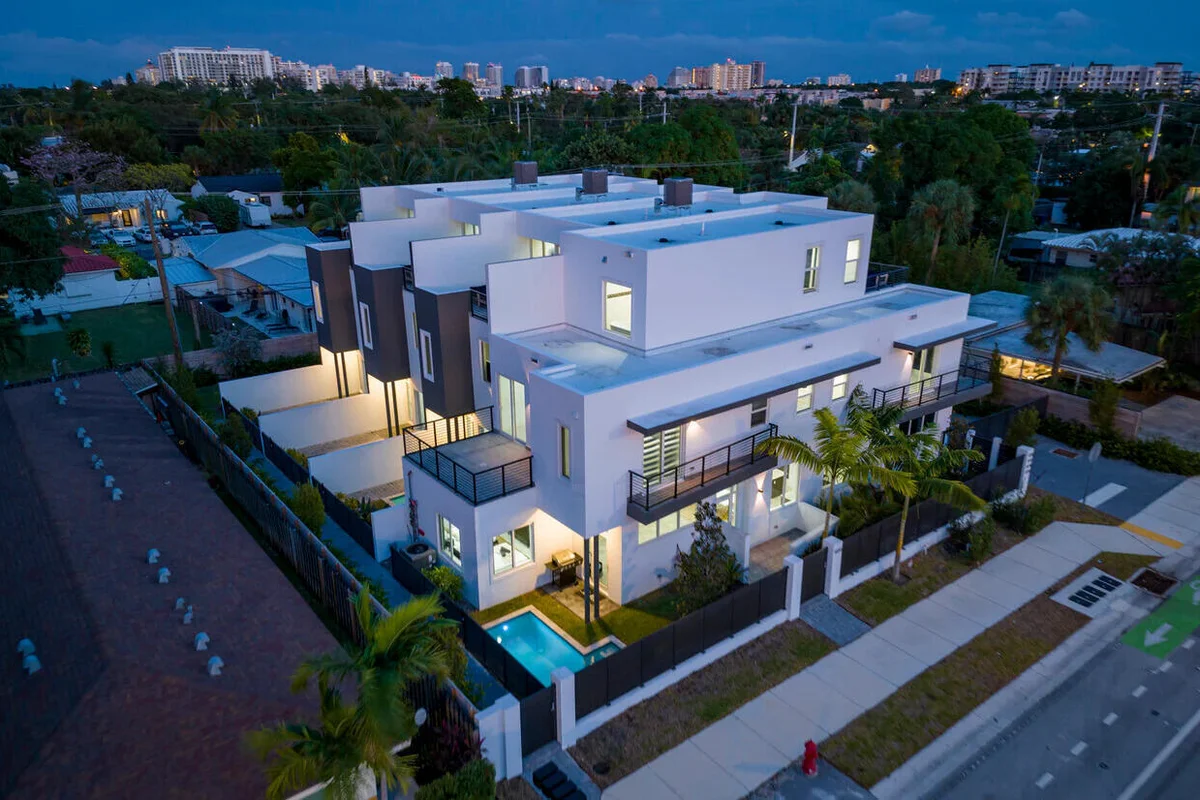 1220 NE 15th Ave, Fort Lauderdale: photo 1 of 36