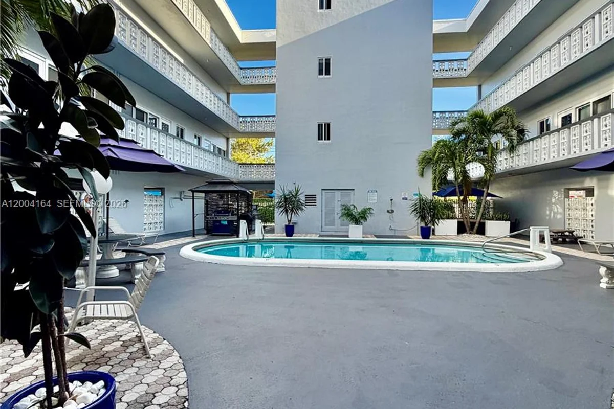 1818 Rodman St #3A, Hollywood: photo 1 of 10
