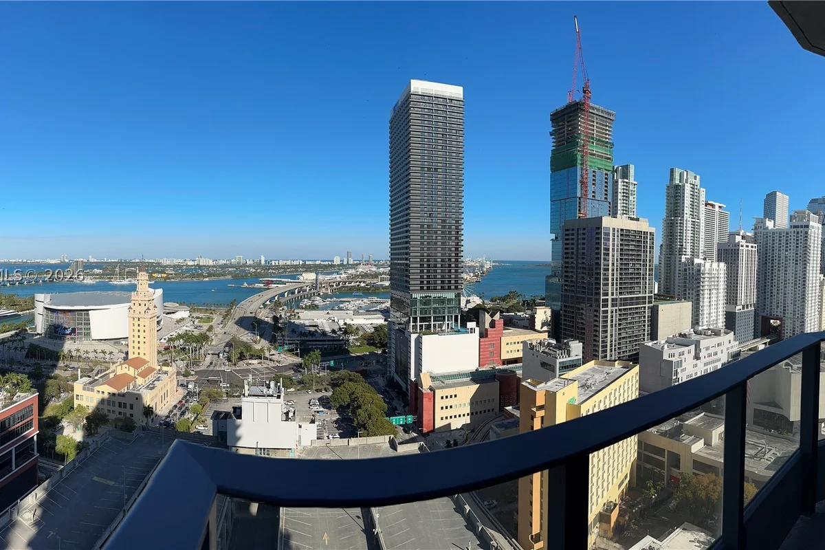 121 NE 5 #2712, Miami: photo 1 of 53