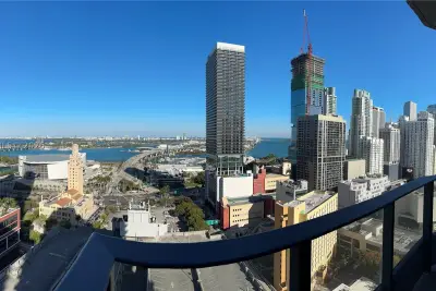 121 NE 5 #2712, Miami: photo 1 of 53