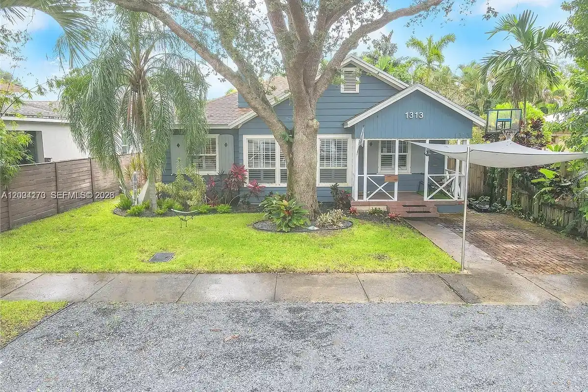 1313 NE 3rd St, Fort Lauderdale: photo 1 of 57