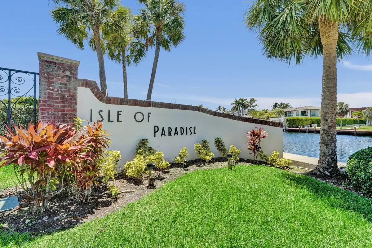 455 Paradise Isle Blvd #305, Hallandale Beach: photo 1 of 30