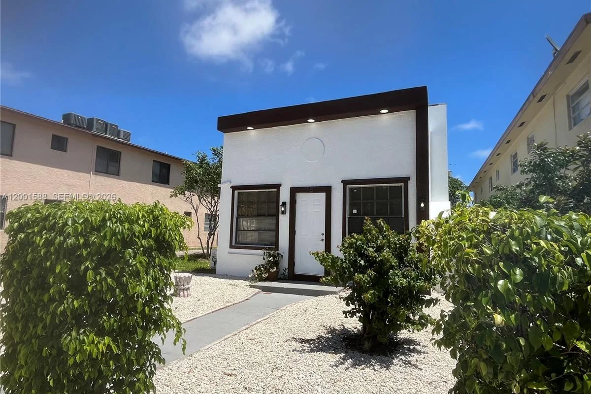 8 S C St, Lake Worth: photo 1 of 22