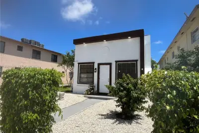 8 S C St, Lake Worth: photo 1 of 22