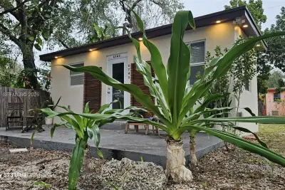 6743 NW 4th Ave, Miami: photo 1 of 2