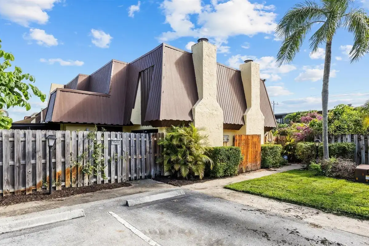 3548 Gardens East Dr #B, Palm Beach Gardens: photo 1 of 31