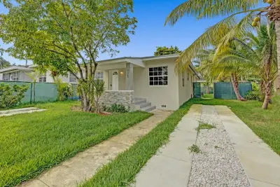 435 NW 82nd Ter #2, Miami: photo 1 of 23