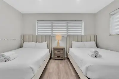 10006 E Bay Harbor Dr #17, Bay Harbor Islands: photo 1 of 18
