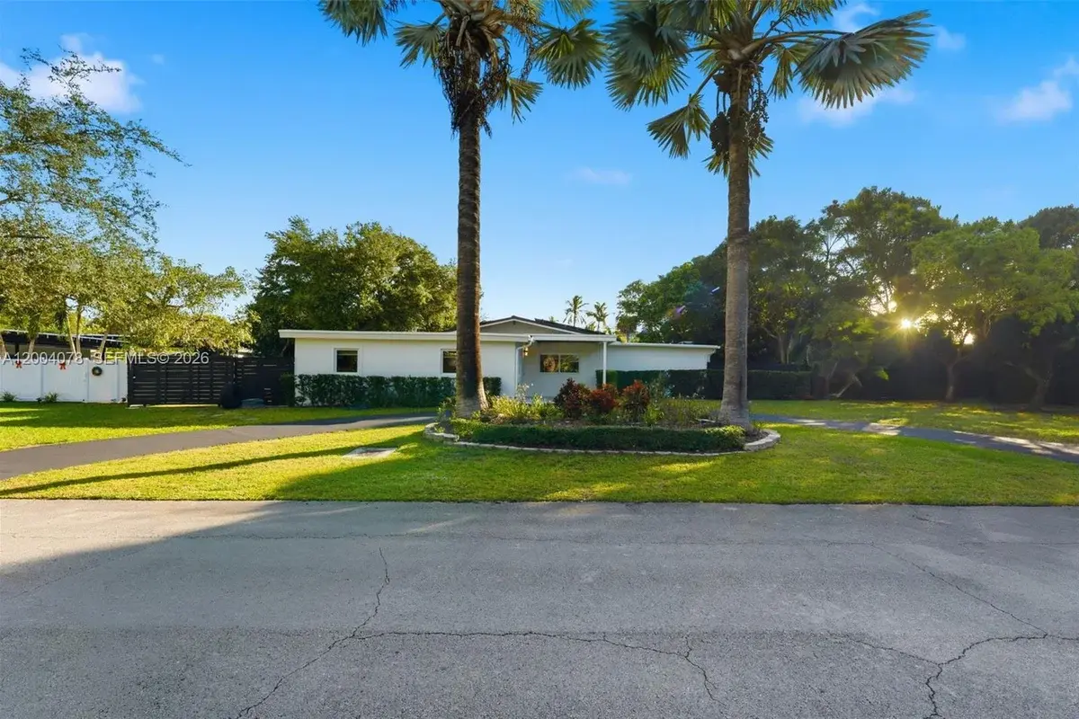 13225 SW 83rd Ct, Pinecrest: photo 1 of 25