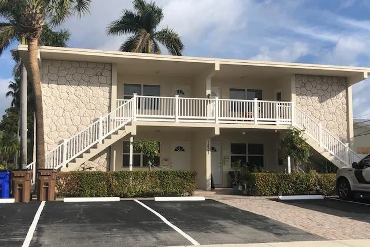 1221 SE 3rd St #4, Deerfield Beach: photo 1 of 12