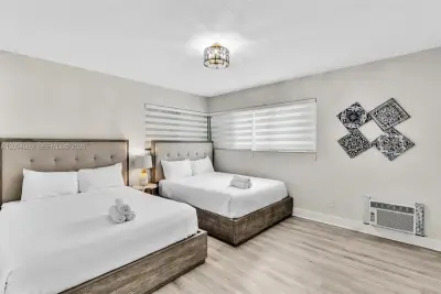 10000 E Bay Harbor Dr #18, Bay Harbor Islands: photo 1 of 14