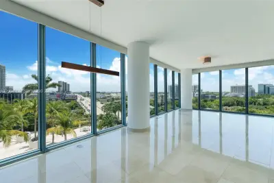 601 NE 36th St #801, Miami: photo 1 of 25