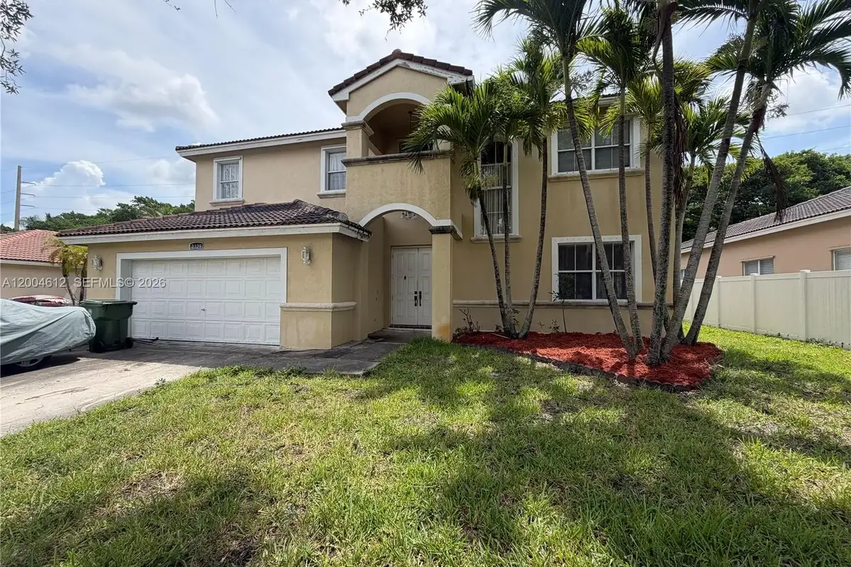 2329 NW 184th Ter, Pembroke Pines: photo 1 of 17