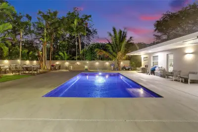 2126 NE 187th St, North Miami Beach: photo 1 of 81