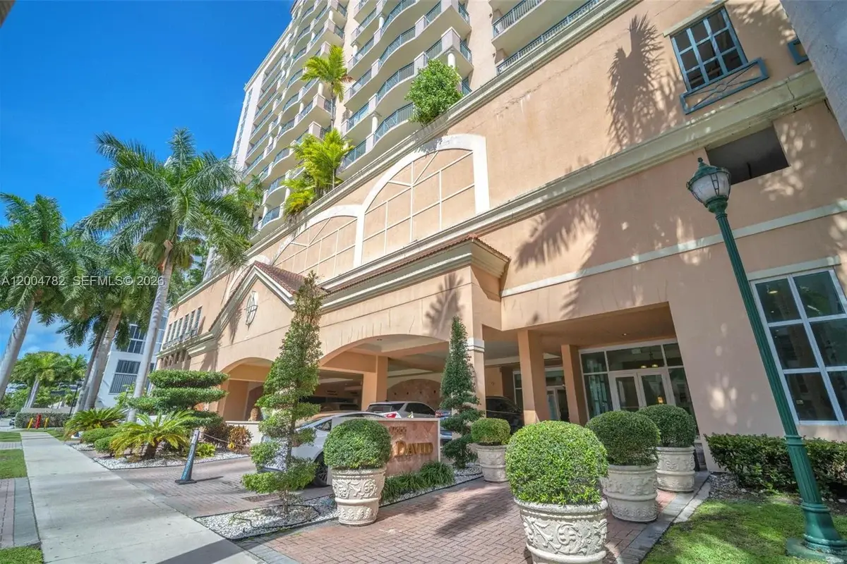 17555 Atlantic Blvd #707, Sunny Isles Beach: photo 1 of 37
