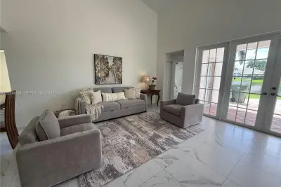 13840 NW 20th St, Pembroke Pines: photo 1 of 43